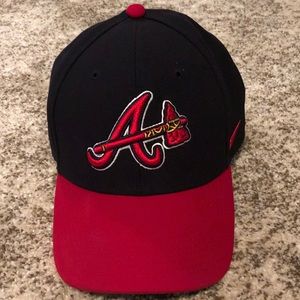 Nike male navy&red Braves hat, like new condition